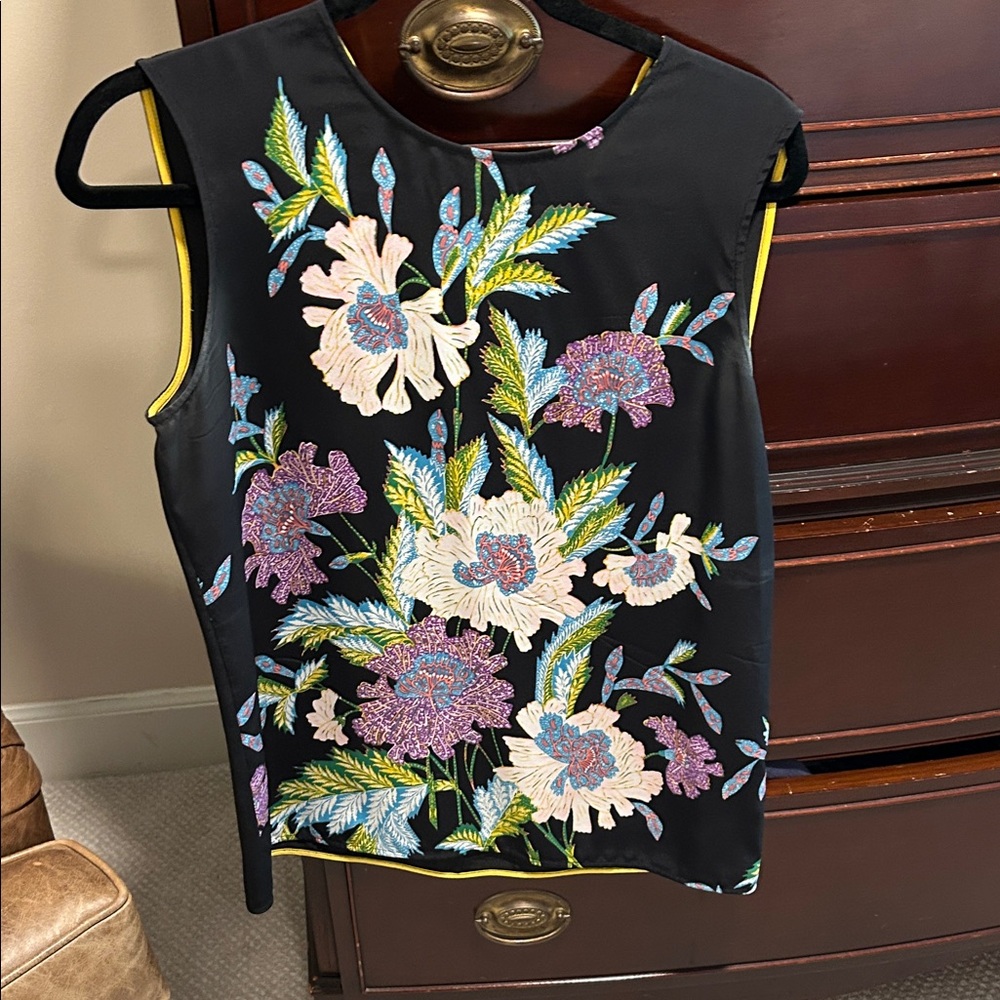 Diane Von Furstenberg Black silk  Floral Embroidered Sleeveless Shell